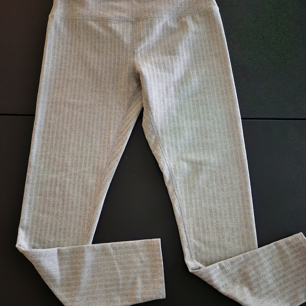 Kyodan girls active wear leggings. Grey size large